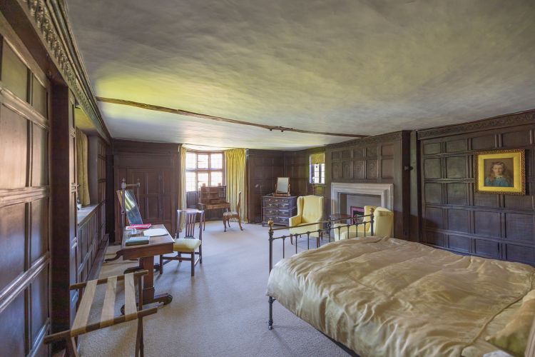 Photo of bedroom in the Essex Wing