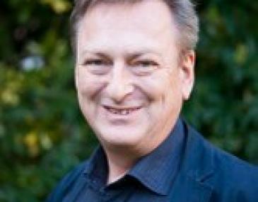 Dr Eivind Kahrs